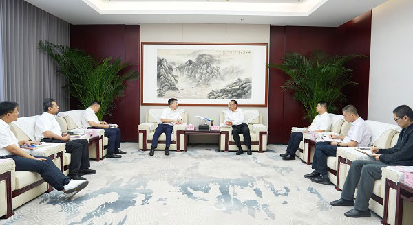 岳文彥一行拜訪(fǎng)湖北機(jī)場(chǎng)集團(tuán)黨委書(shū)記、董事長(zhǎng)李忠祿
